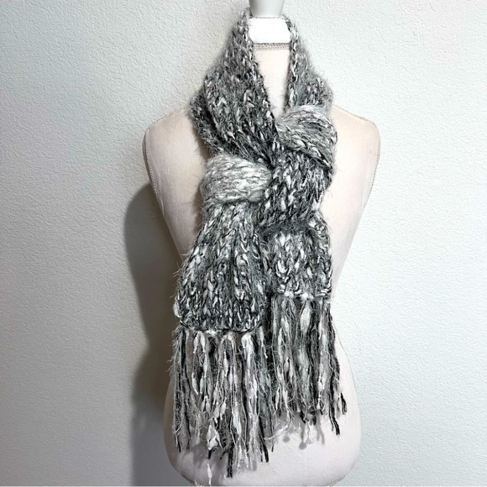 Simply Noelle Monochromatic Knit Scarf Fuzzy Soft Warm Tassels New